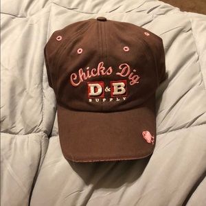 Chicks dig hat